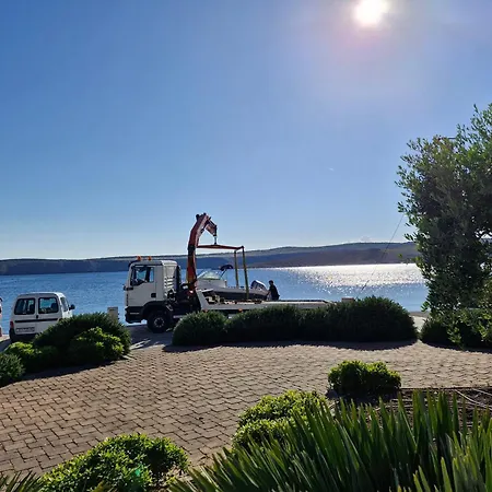 Valja - 55m2 - Sea View - Garden - Grill Apartment *